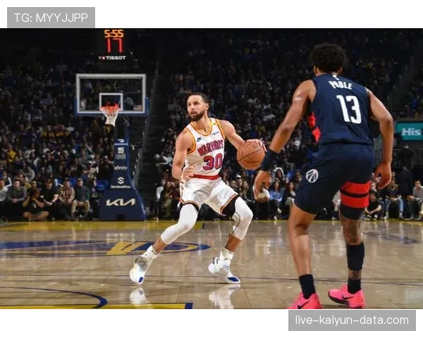 威金斯突破拉开防守差距，提升勇士关键回合得分效率