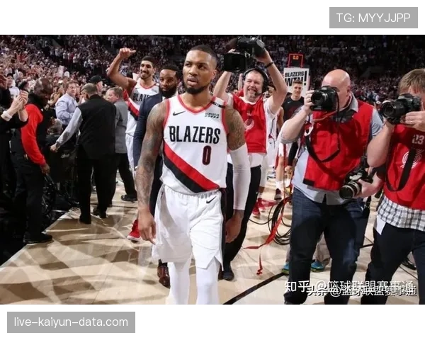 利拉德挡拆拉开空间提升三分效率，助力开拓者进攻端爆发