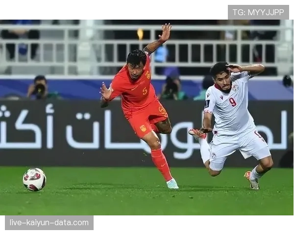 越位规则的核心判定：位置、参与进攻与裁判的判断标准