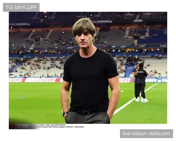 勒夫执教风格解析：攻势足球与边路进攻战术