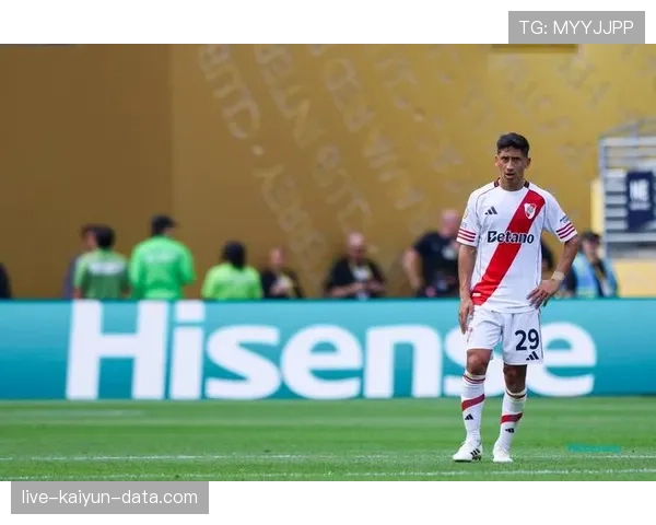 国际米兰边路关键战受压，稳定性不足对争冠形势形成制约